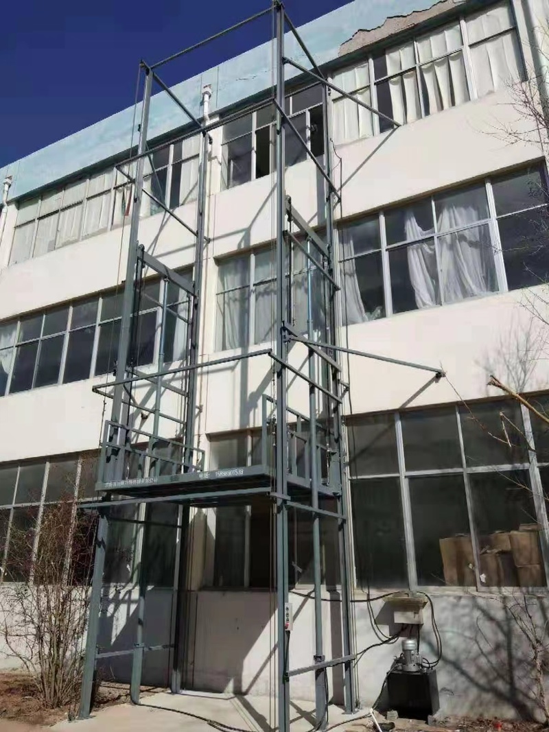 德宏室外贴墙货梯